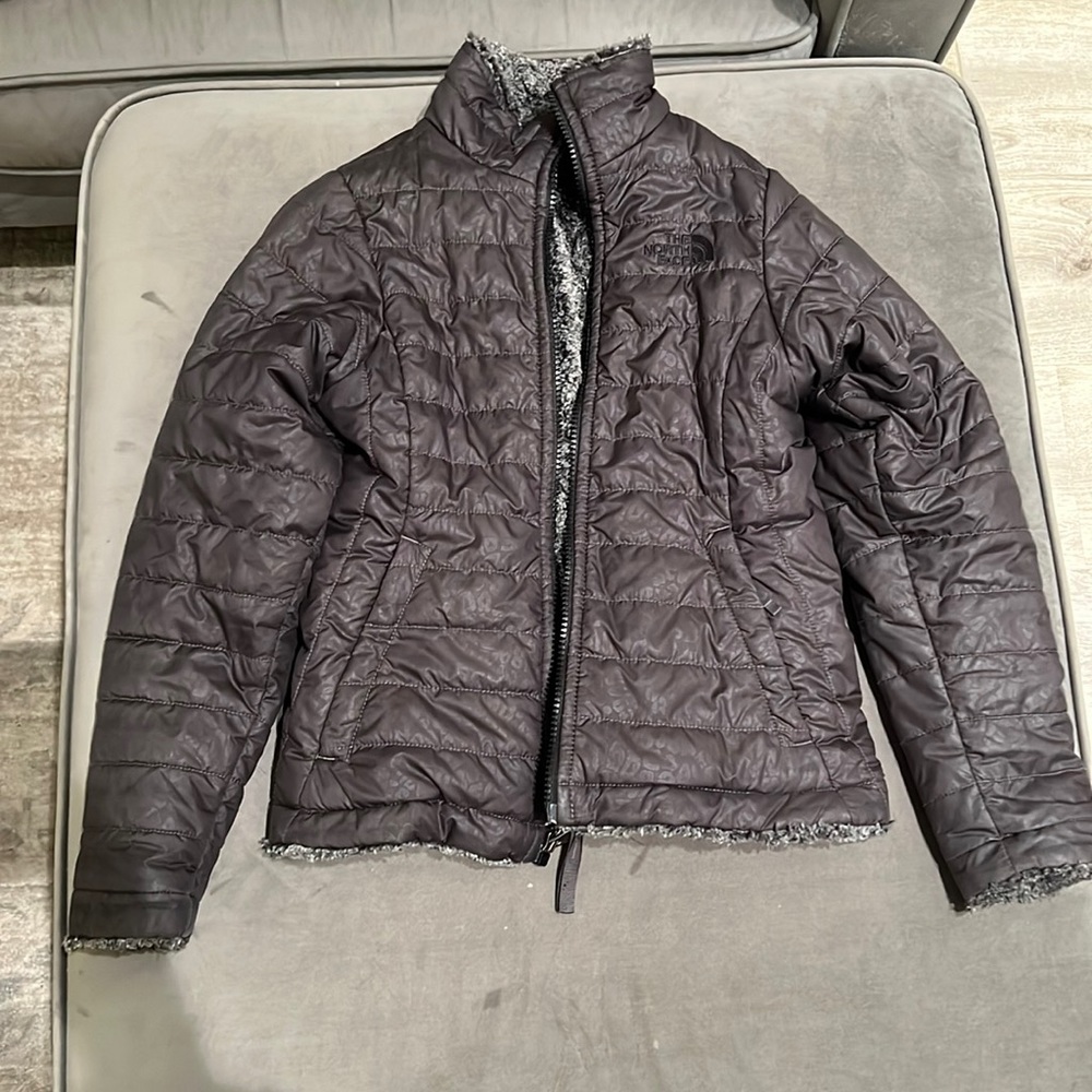 Great North Face reversible coat-can be worn on both sides.